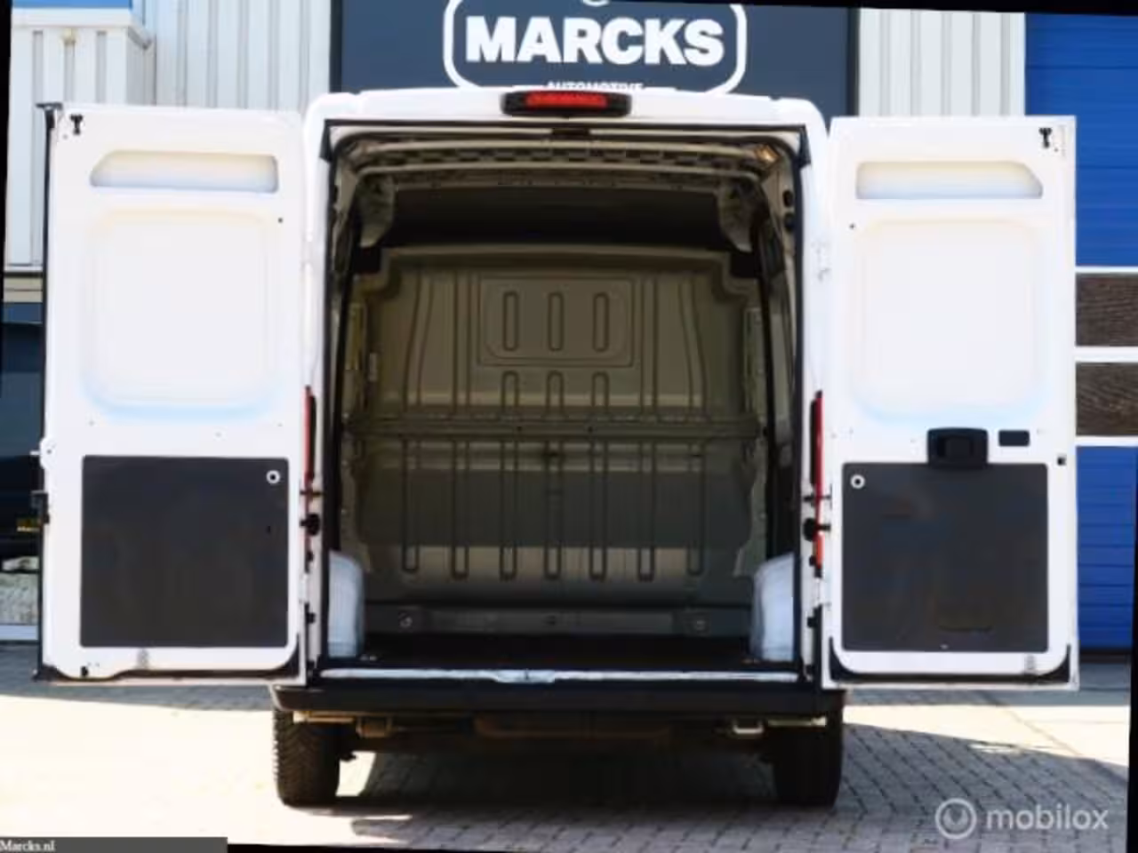 Peugeot Boxer Bestel 333 2.2 BlueHDi 120 L2H2 2x SCHUIFDEUR