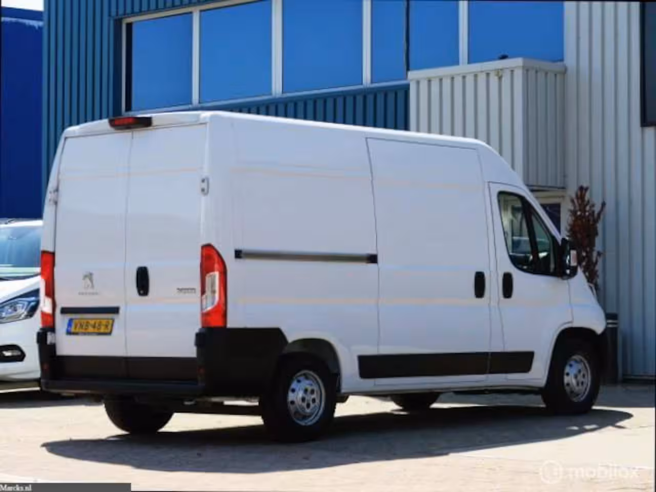 Peugeot Boxer Bestel 333 2.2 BlueHDi 120 L2H2 2x SCHUIFDEUR