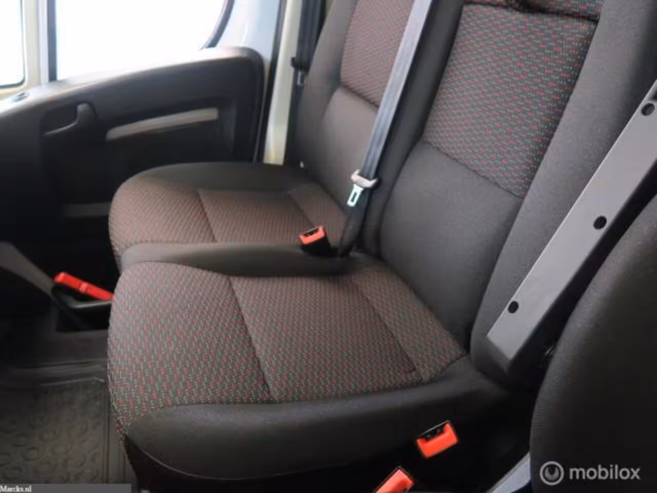 Peugeot Boxer Bestel 333 2.2 BlueHDi 120 L2H2 2x SCHUIFDEUR