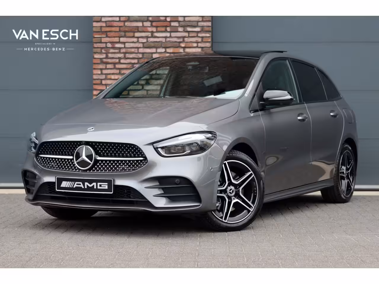 Mercedes-Benz B-klasse 250 e AMG Line | Panoramadak | Memory | Distronic | AMG Exclusief-pakket | Trekhaak | Surr