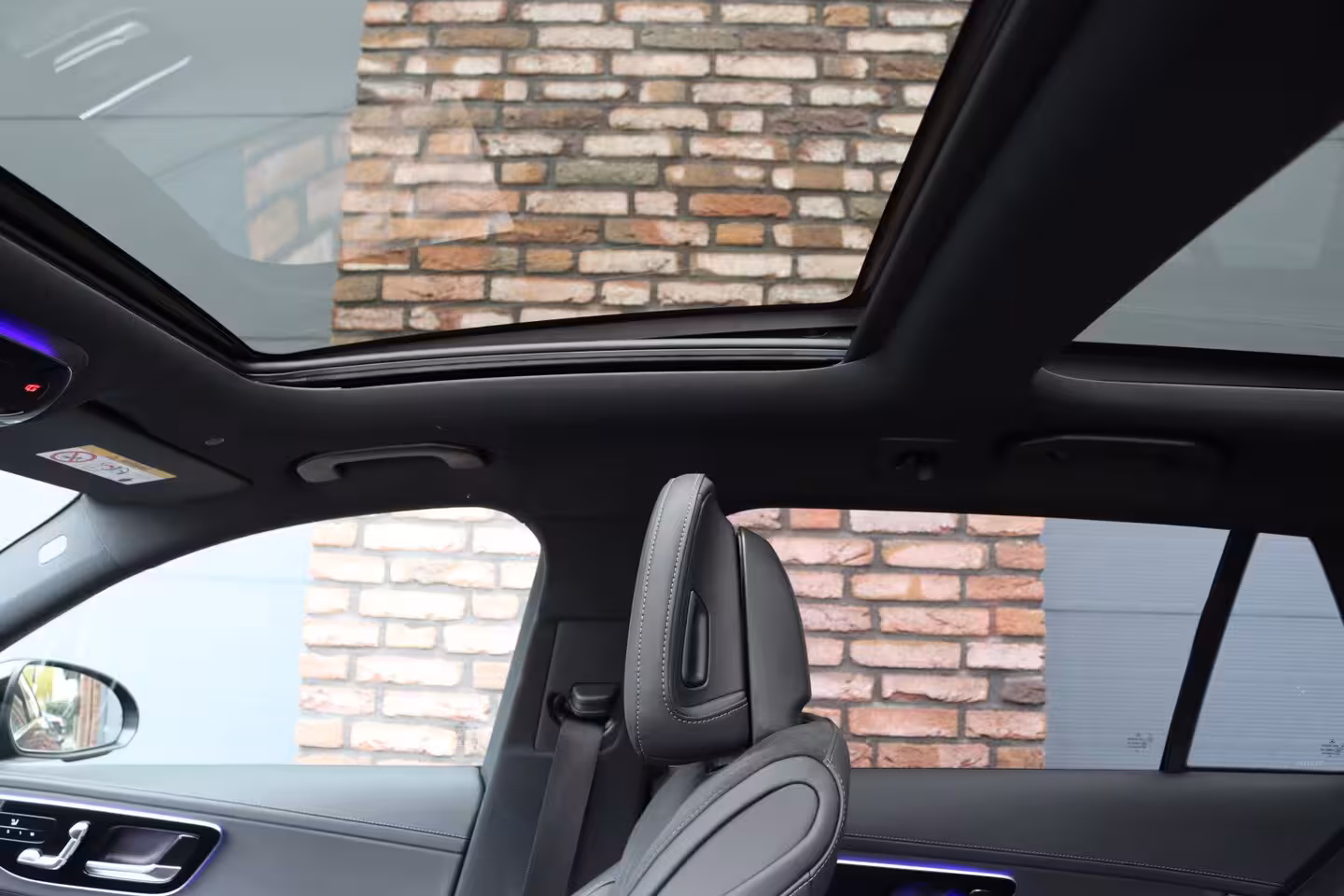 Mercedes-Benz C-klasse Estate 300 e AMG Line | Distronic | Panoramadak | Memory | Surround Camera | Verwarmd Stuurwiel |