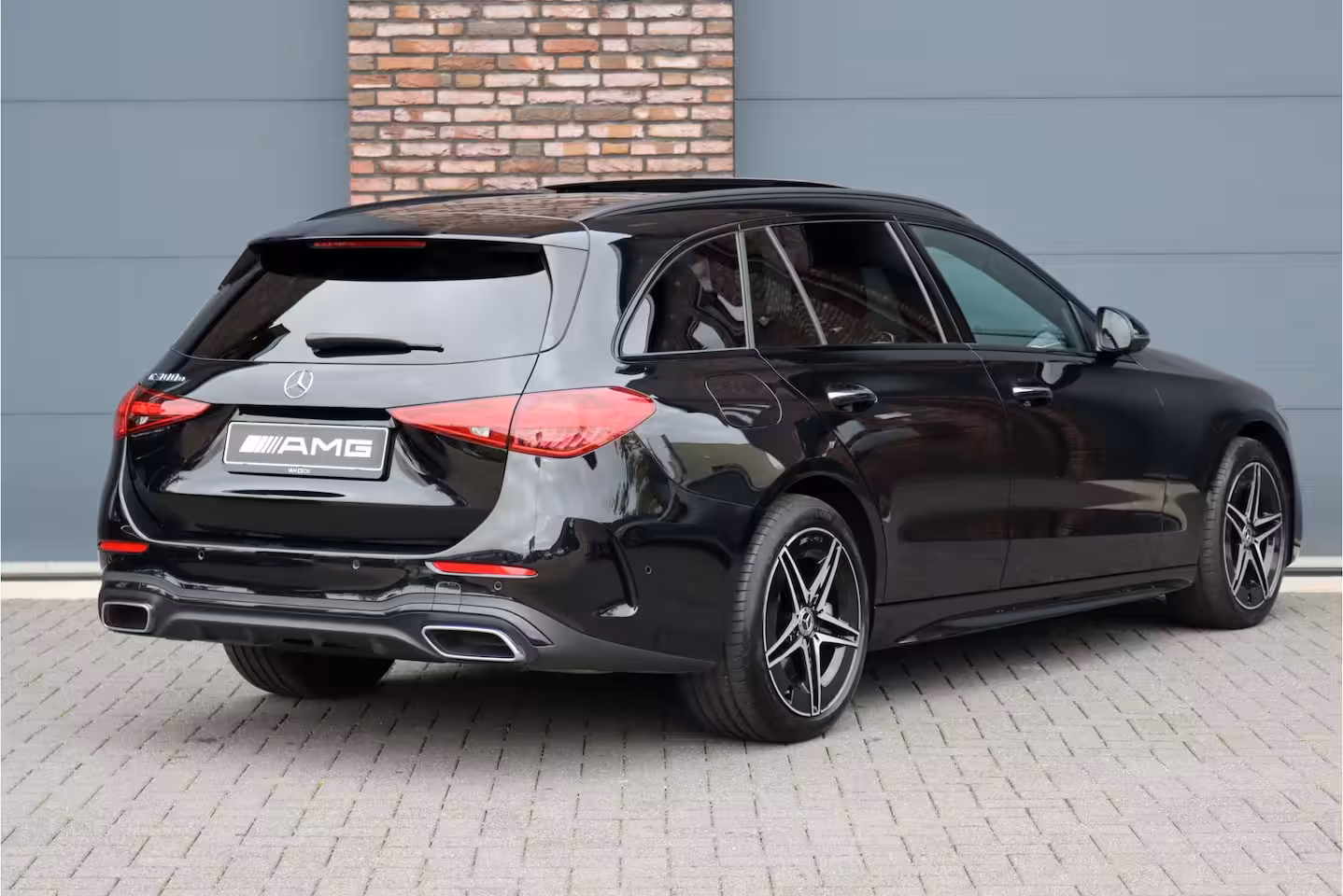 Mercedes-Benz C-klasse Estate 300 e AMG Line | Distronic | Panoramadak | Memory | Surround Camera | Verwarmd Stuurwiel |