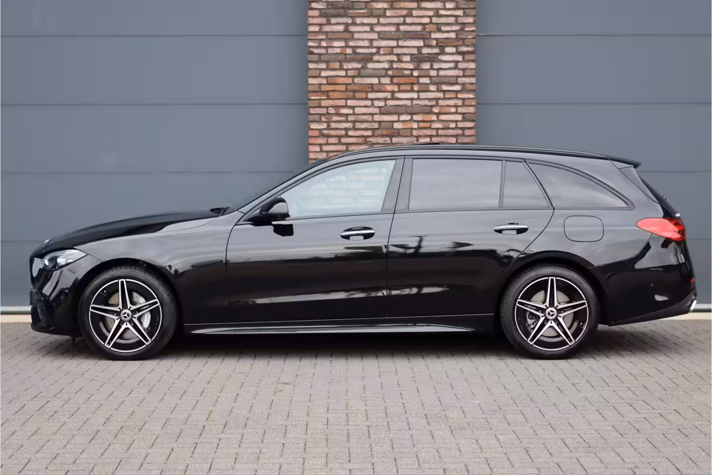 Mercedes-Benz C-klasse Estate 300 e AMG Line | Distronic | Panoramadak | Memory | Surround Camera | Verwarmd Stuurwiel |