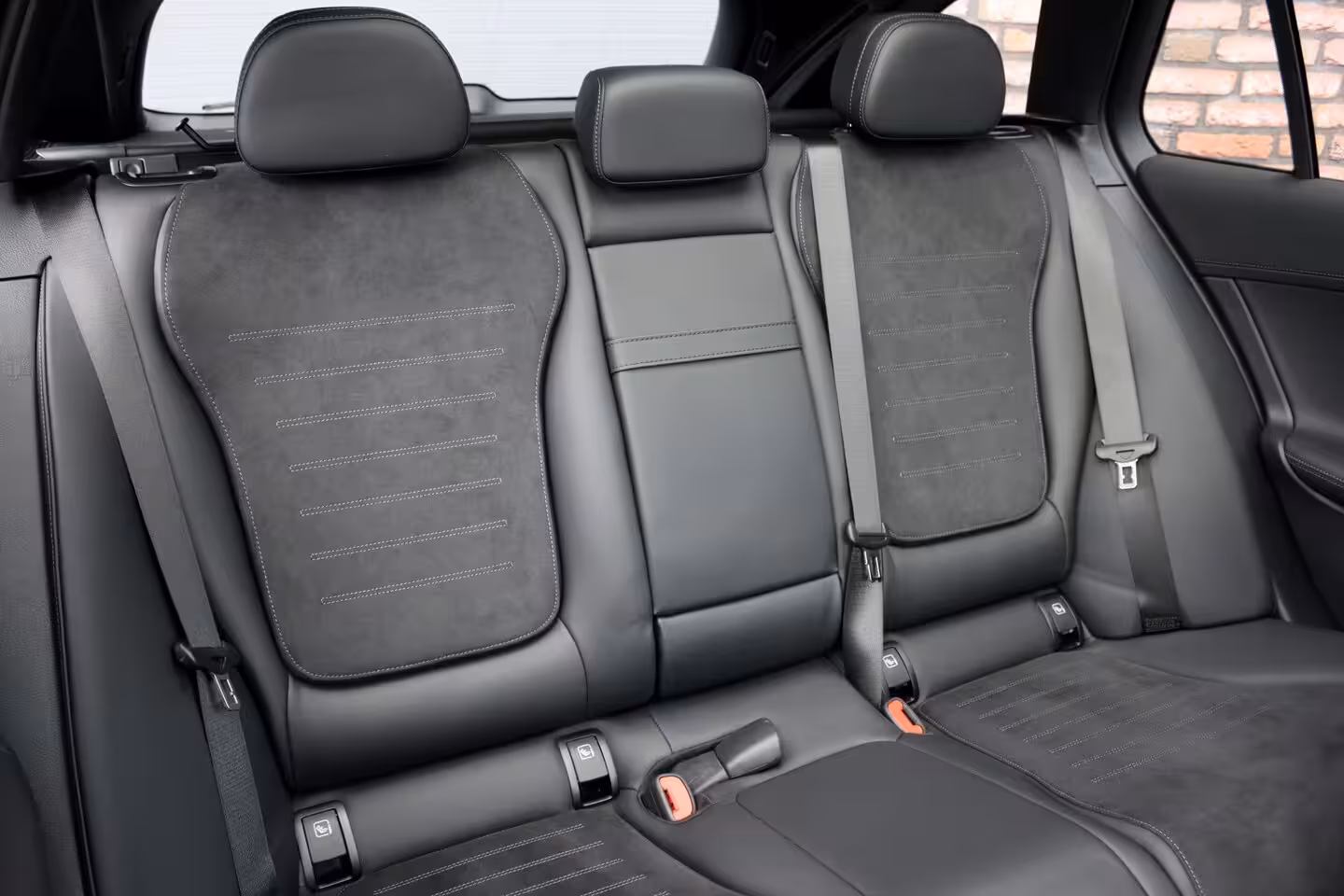 Mercedes-Benz C-klasse Estate 300 e AMG Line | Distronic | Panoramadak | Memory | Surround Camera | Verwarmd Stuurwiel |