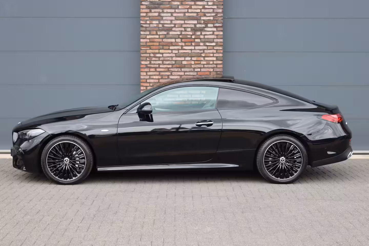 Mercedes-Benz CLE Coupé 300 e AMG Line | Panoramadak | Distronic | Massage | Stoelventilatie | Digital Light | Ver