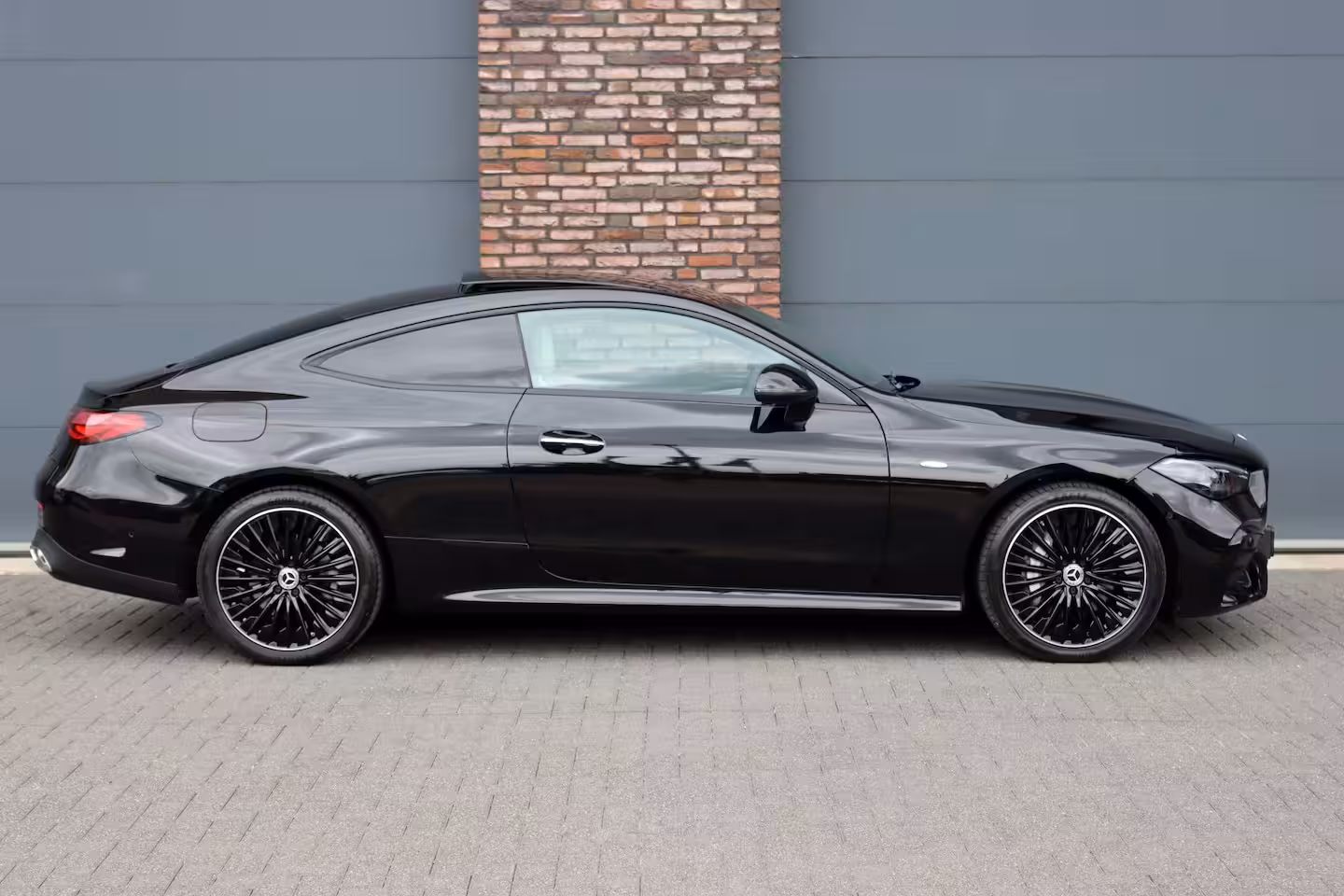 Mercedes-Benz CLE Coupé 300 e AMG Line | Panoramadak | Distronic | Massage | Stoelventilatie | Digital Light | Ver