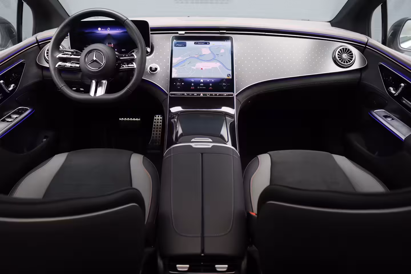 Mercedes-Benz EQE 300 AMG Line 90 kWh | Airmatic | Distronic | Panoramadak | Warmtepomp | Memory | Camera |