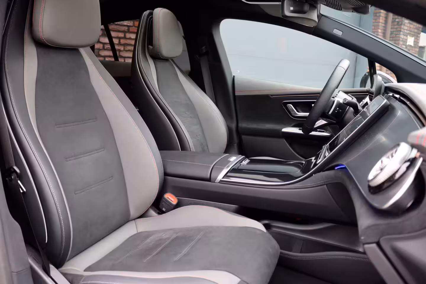 Mercedes-Benz EQE 300 AMG Line 90 kWh | Airmatic | Distronic | Panoramadak | Warmtepomp | Memory | Camera |