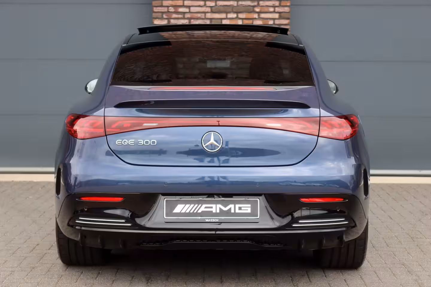 Mercedes-Benz EQE 300 AMG Line 90 kWh | Airmatic | Distronic | Panoramadak | Warmtepomp | Memory | Camera |