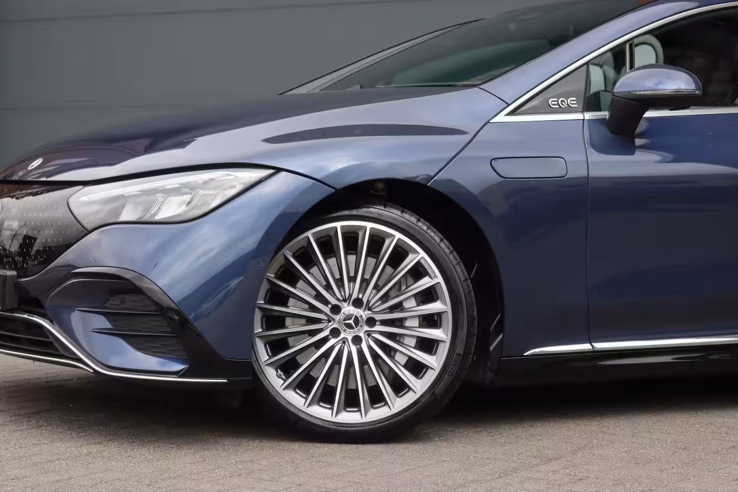 Mercedes-Benz EQE 300 AMG Line 90 kWh | Airmatic | Distronic | Panoramadak | Warmtepomp | Memory | Camera |
