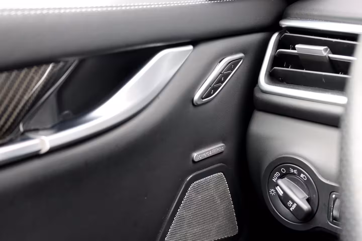 Maserati Ghibli 3.0 S Q4 | Carbon | Bowers&Wilkins | Stoelventilatie | Memory | Variabel Onderstel | Apple