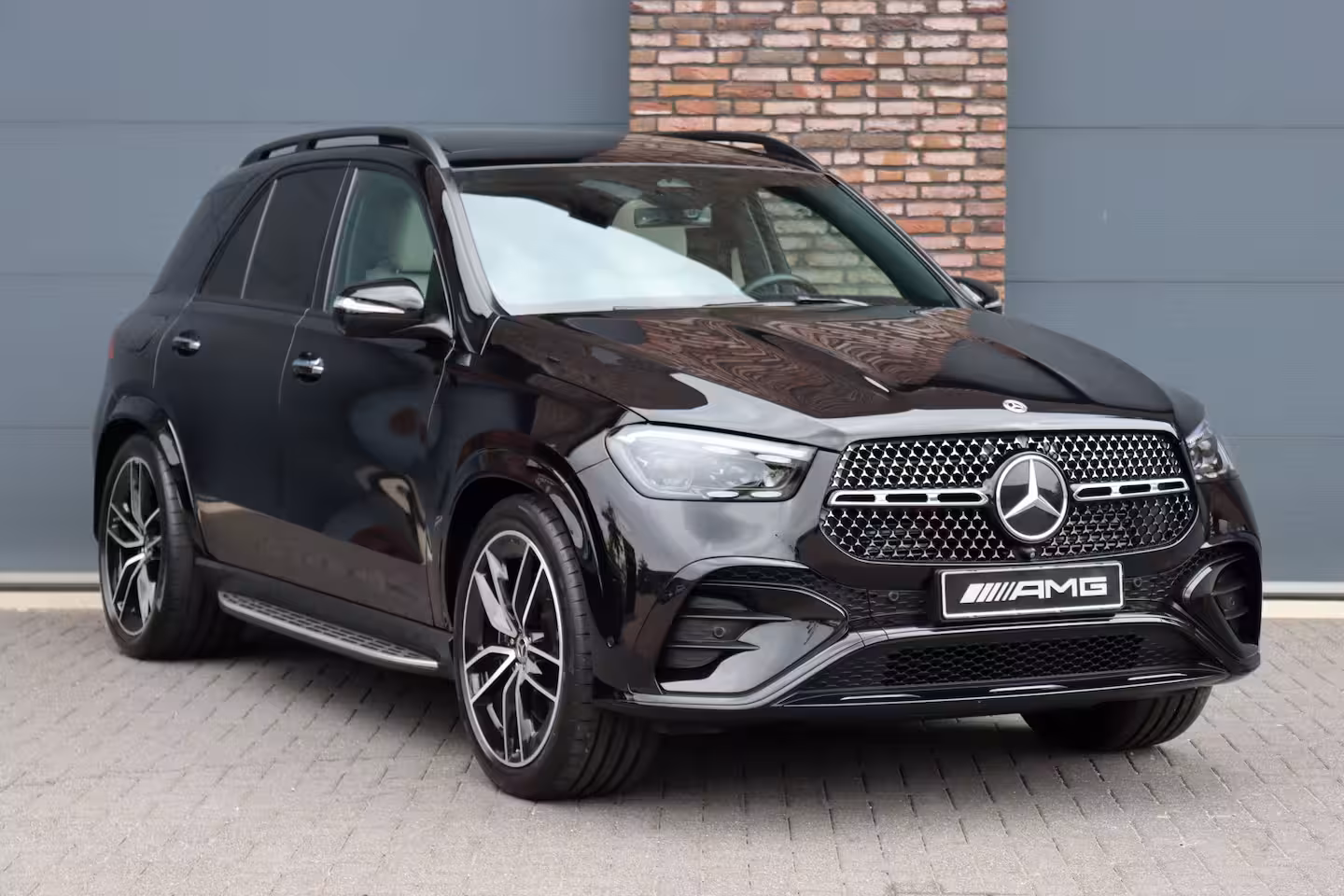 Mercedes-Benz GLE-Klasse 400 e 4MATIC AMG Line | Luchtvering | Distronic | Burmester | Verwarmd Stuurwiel | Panoram