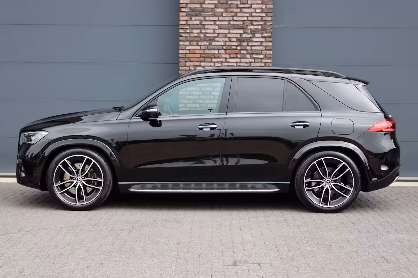 Mercedes-Benz GLE-Klasse 400 e 4MATIC AMG Line | Luchtvering | Distronic | Burmester | Verwarmd Stuurwiel | Panoram