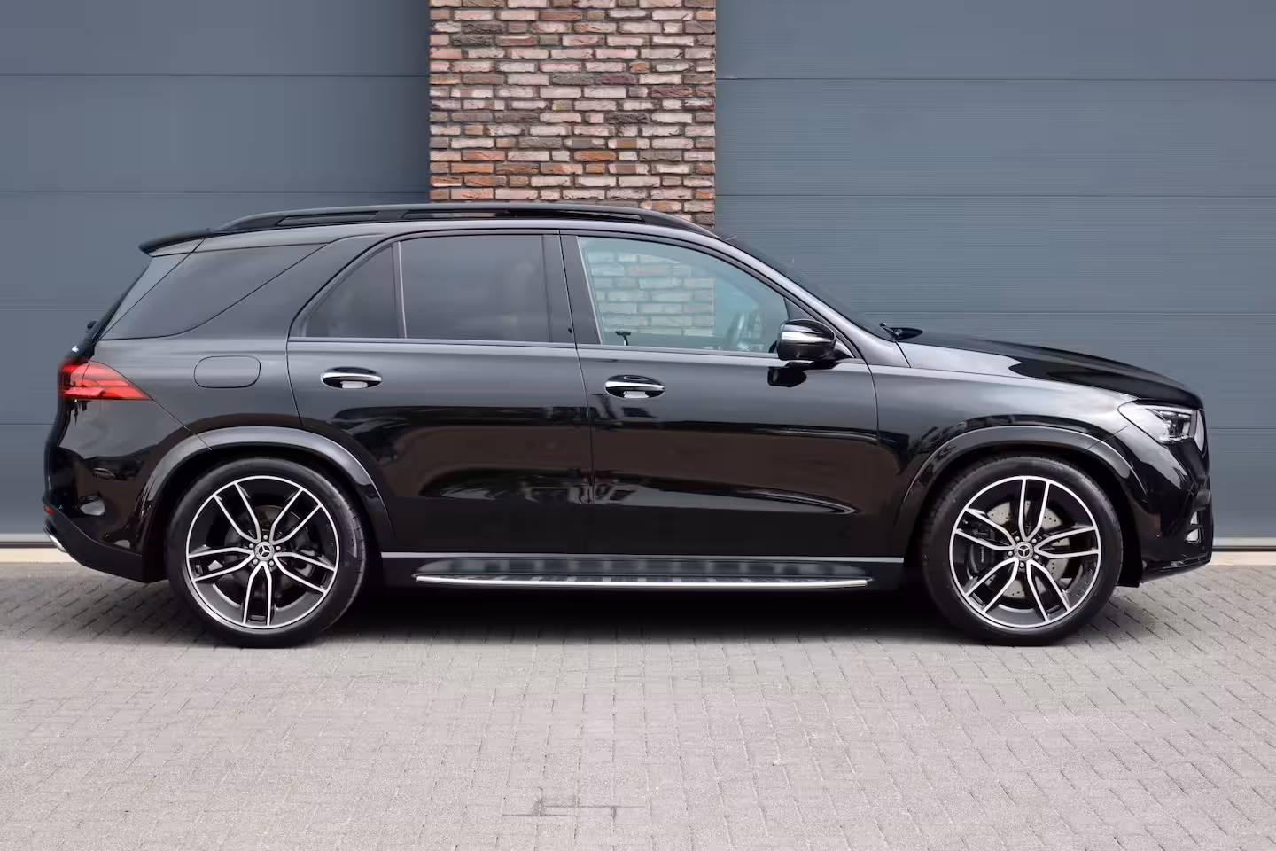 Mercedes-Benz GLE-Klasse 400 e 4MATIC AMG Line | Luchtvering | Distronic | Burmester | Verwarmd Stuurwiel | Panoram