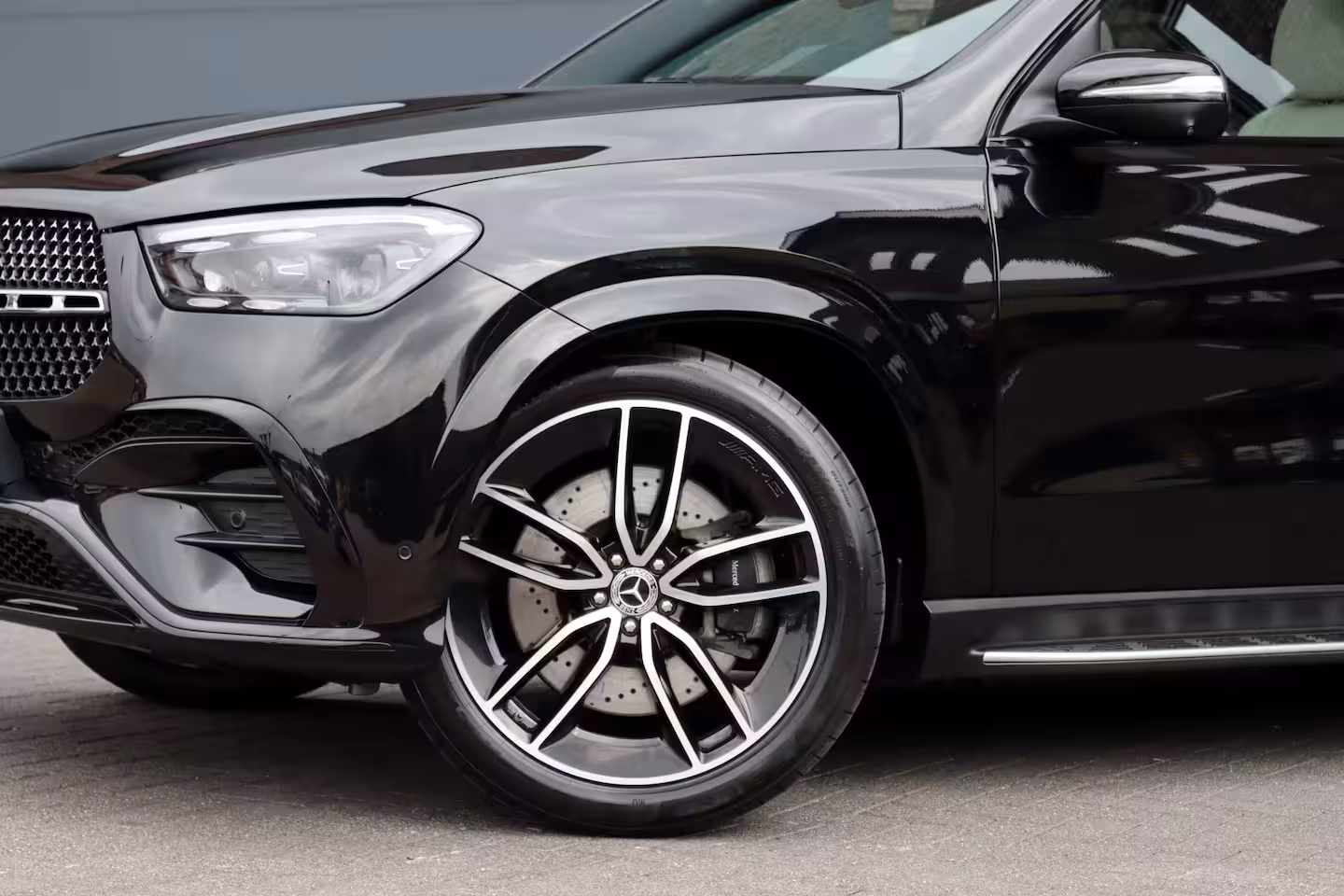 Mercedes-Benz GLE-Klasse 400 e 4MATIC AMG Line | Luchtvering | Distronic | Burmester | Verwarmd Stuurwiel | Panoram