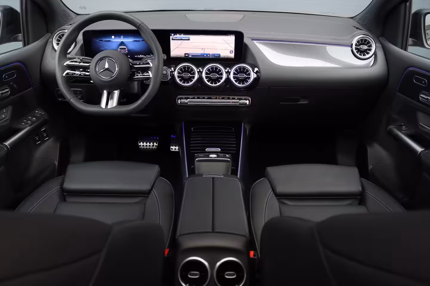 Mercedes-Benz B-klasse 250 e AMG Line | Panoramadak | Memory | Distronic | AMG Exclusief-pakket | Trekhaak | Surr