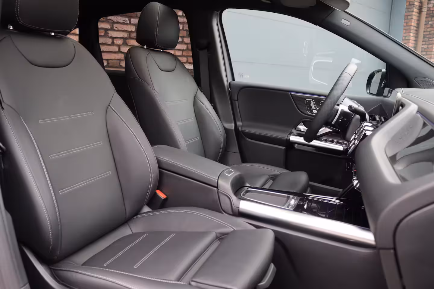 Mercedes-Benz B-klasse 250 e AMG Line | Panoramadak | Memory | Distronic | AMG Exclusief-pakket | Trekhaak | Surr