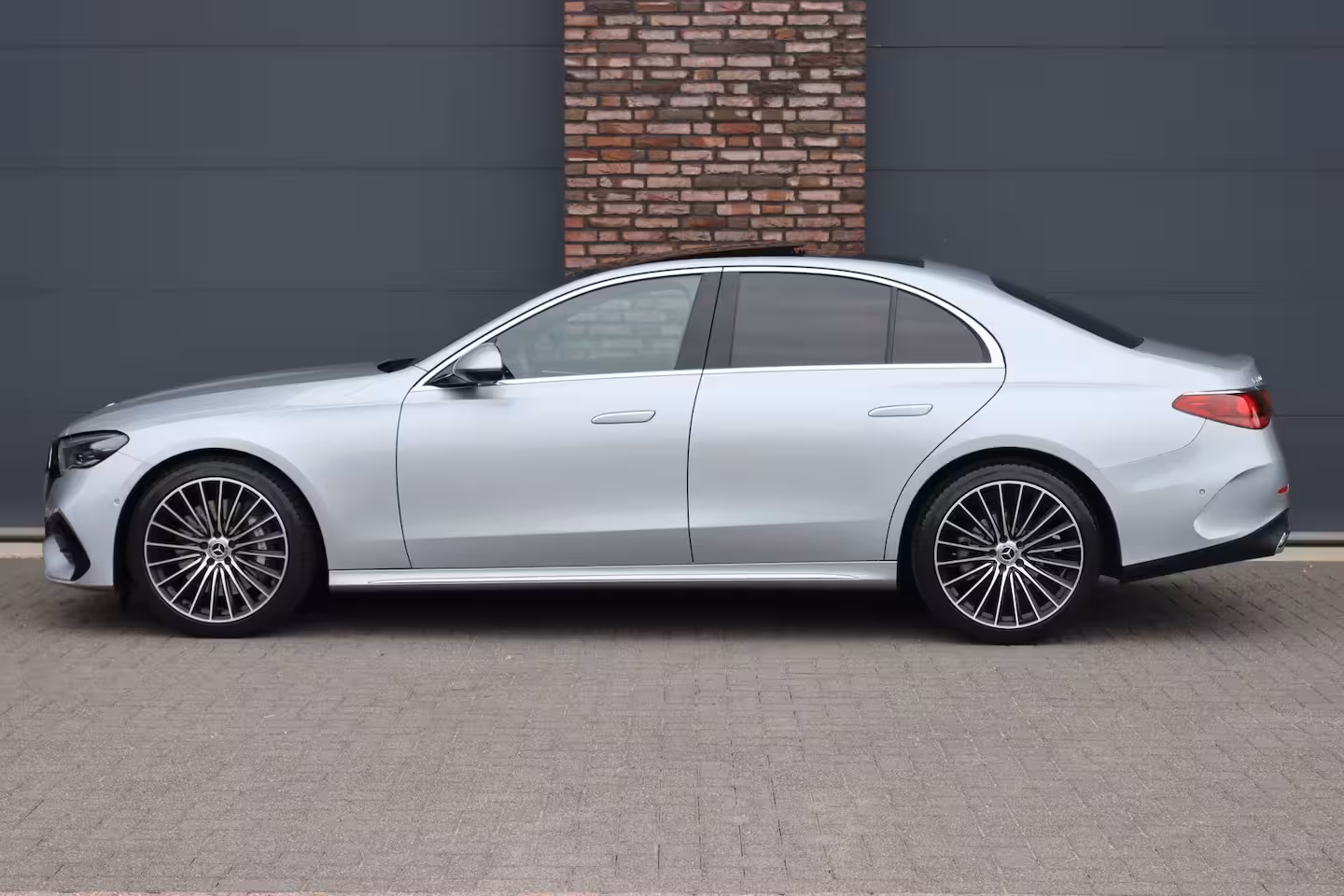 Mercedes-Benz E-klasse 220 d AMG Line | Hyperscreen | Distronic | Memory | Burmester | HUD | 3D-Display | Panoram