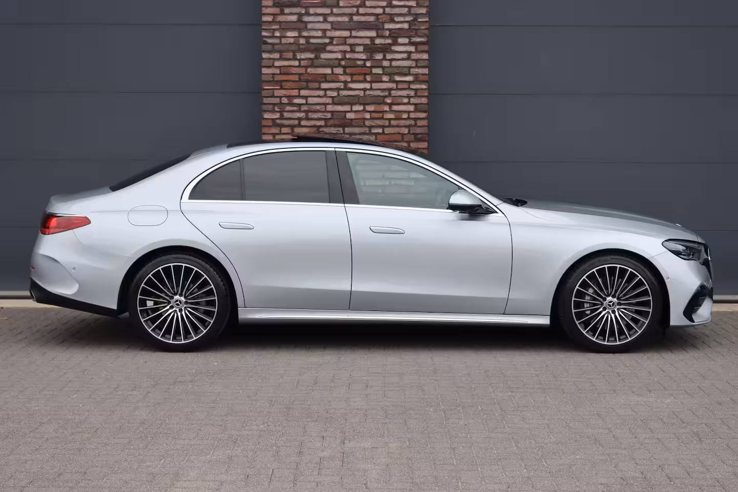 Mercedes-Benz E-klasse 220 d AMG Line | Hyperscreen | Distronic | Memory | Burmester | HUD | 3D-Display | Panoram