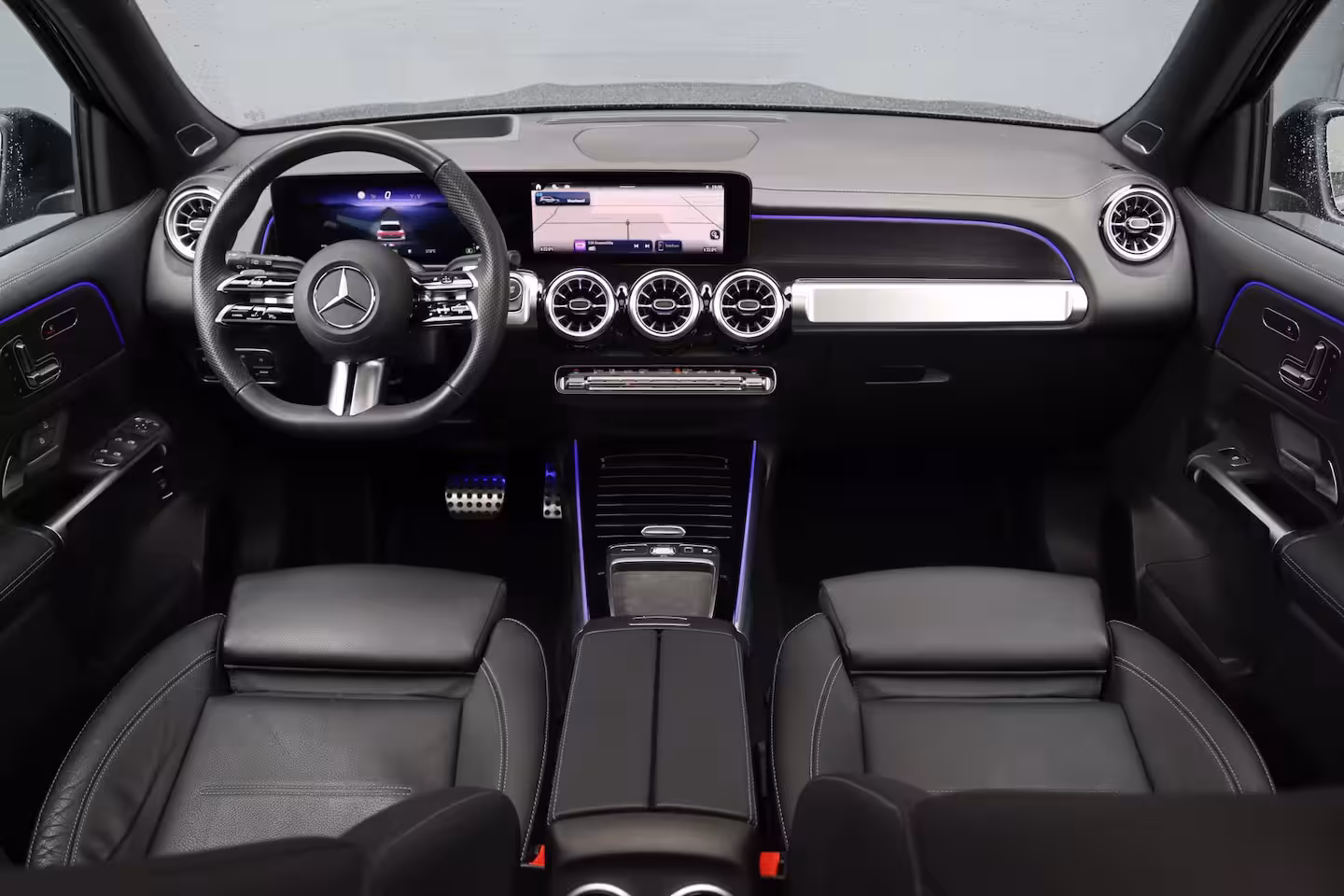 Mercedes-Benz EQB 350 4MATIC AMG Line 71 kWh | Panoramadak | Leder | Memory | Burmester | HUD | Trekhaak | S