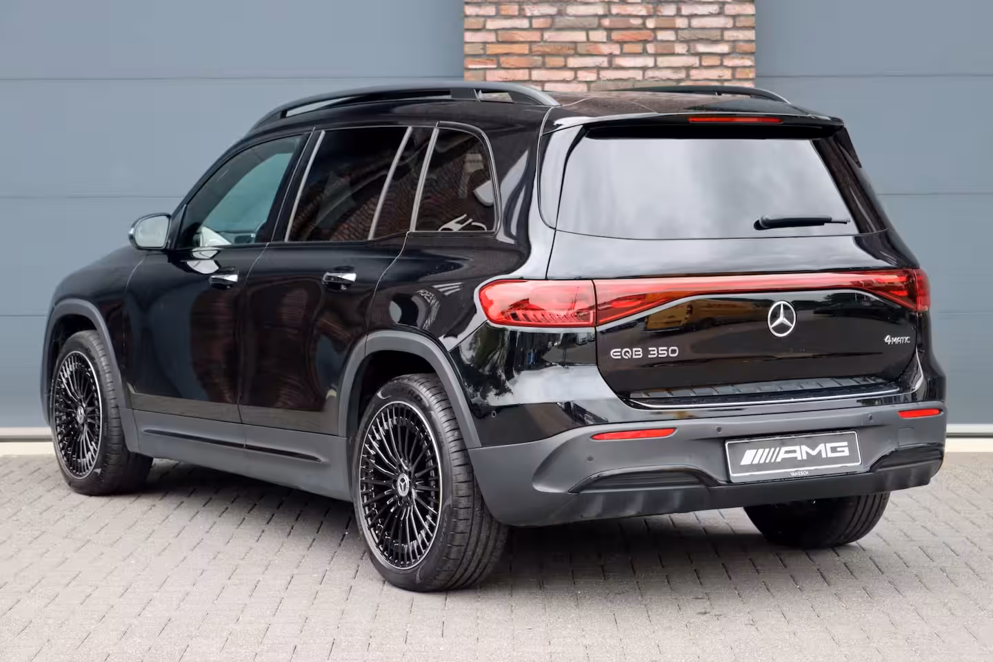 Mercedes-Benz EQB 350 4MATIC AMG Line 71 kWh | Panoramadak | Leder | Memory | Burmester | HUD | Trekhaak | S