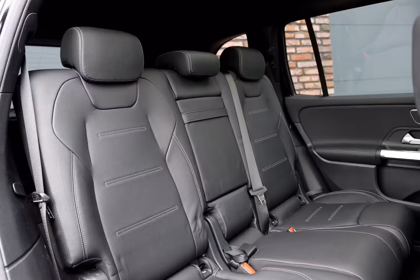 Mercedes-Benz EQB 350 4MATIC AMG Line 71 kWh | Panoramadak | Leder | Memory | Burmester | HUD | Trekhaak | S
