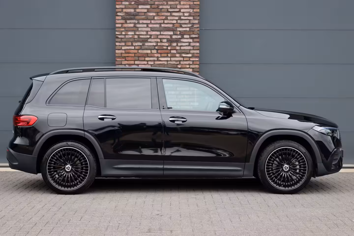 Mercedes-Benz EQB 350 4MATIC AMG Line 71 kWh | Panoramadak | Leder | Memory | Burmester | HUD | Trekhaak | S