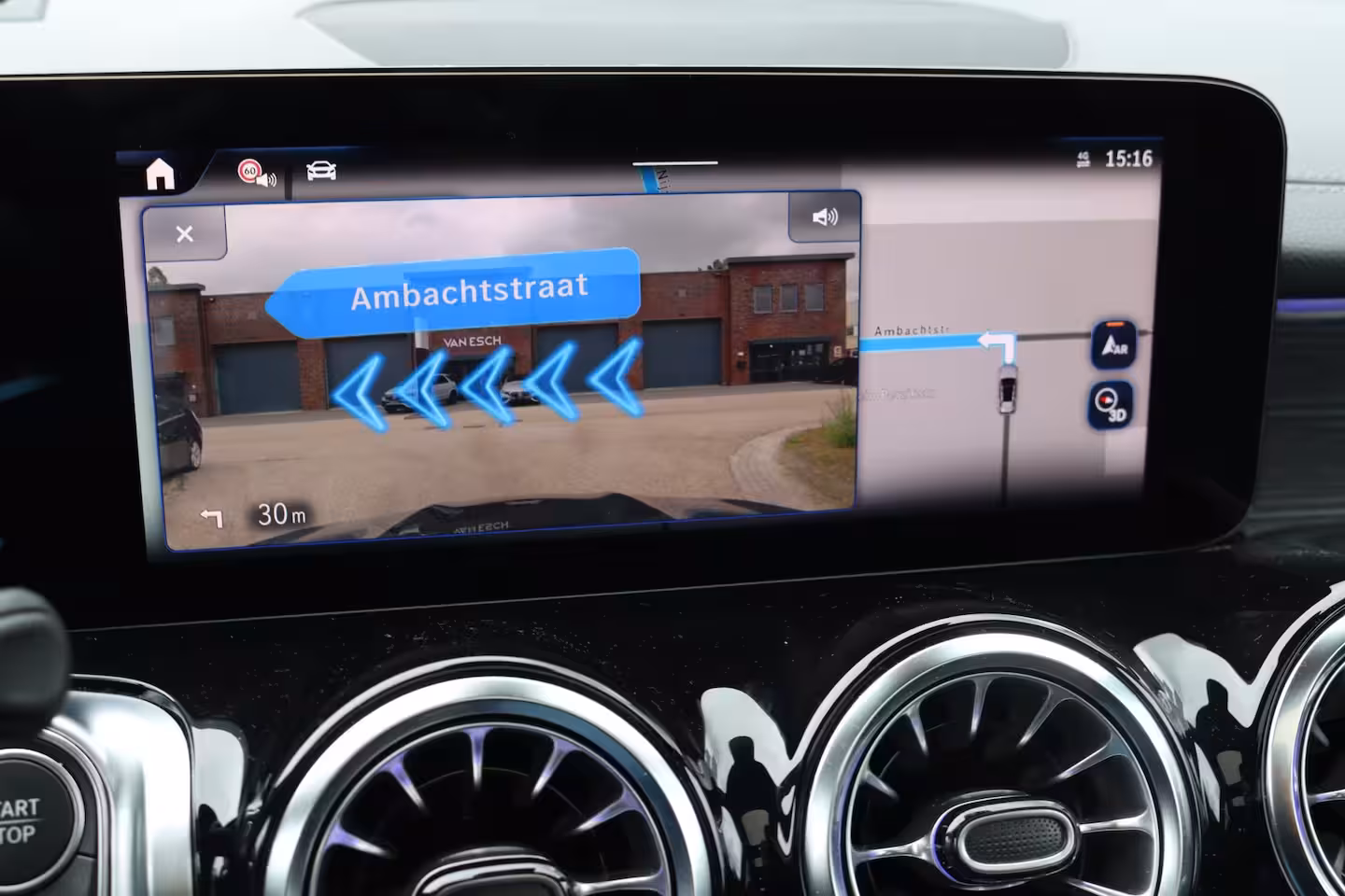Mercedes-Benz EQB 350 4MATIC AMG Line 71 kWh | Panoramadak | Leder | Memory | Burmester | HUD | Trekhaak | S