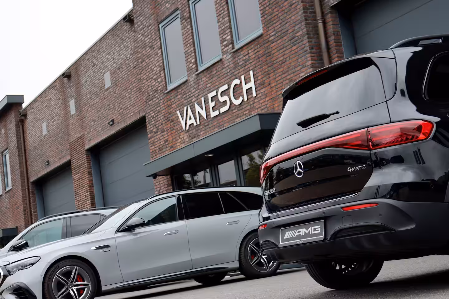 Mercedes-Benz EQB 350 4MATIC AMG Line 71 kWh | Panoramadak | Leder | Memory | Burmester | HUD | Trekhaak | S