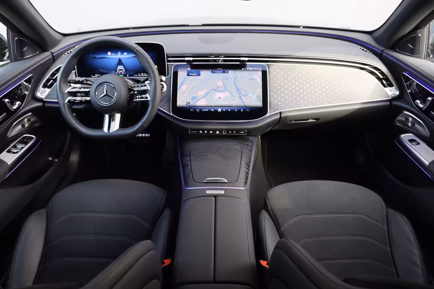 Mercedes-Benz E-klasse Estate 300 e AMG Line | Distronic+ | Memory | Burmester | Surround Camera | Trekhaak | Digital Li