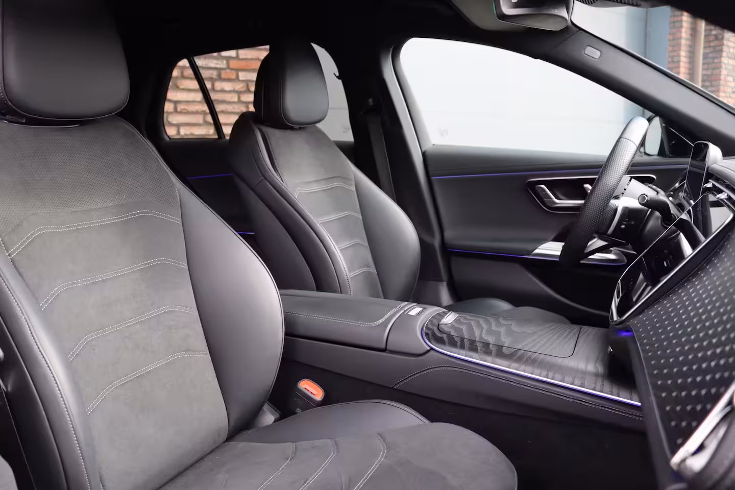Mercedes-Benz E-klasse Estate 300 e AMG Line | Distronic+ | Memory | Burmester | Surround Camera | Trekhaak | Digital Li