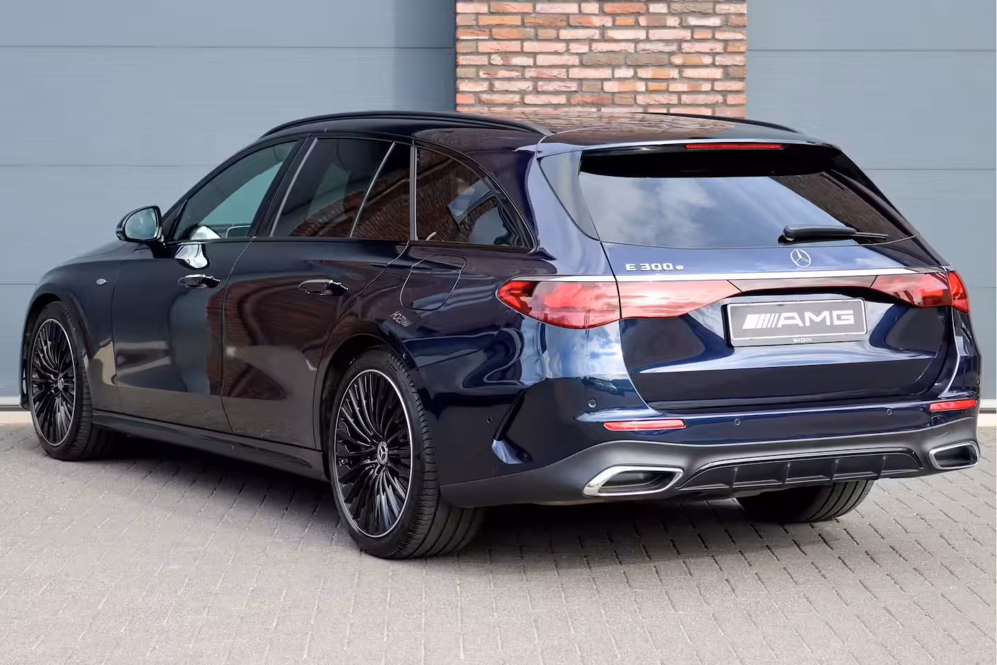 Mercedes-Benz E-klasse Estate 300 e AMG Line | Distronic+ | Memory | Burmester | Surround Camera | Trekhaak | Digital Li