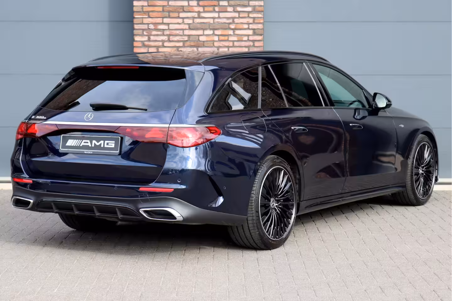 Mercedes-Benz E-klasse Estate 300 e AMG Line | Distronic+ | Memory | Burmester | Surround Camera | Trekhaak | Digital Li