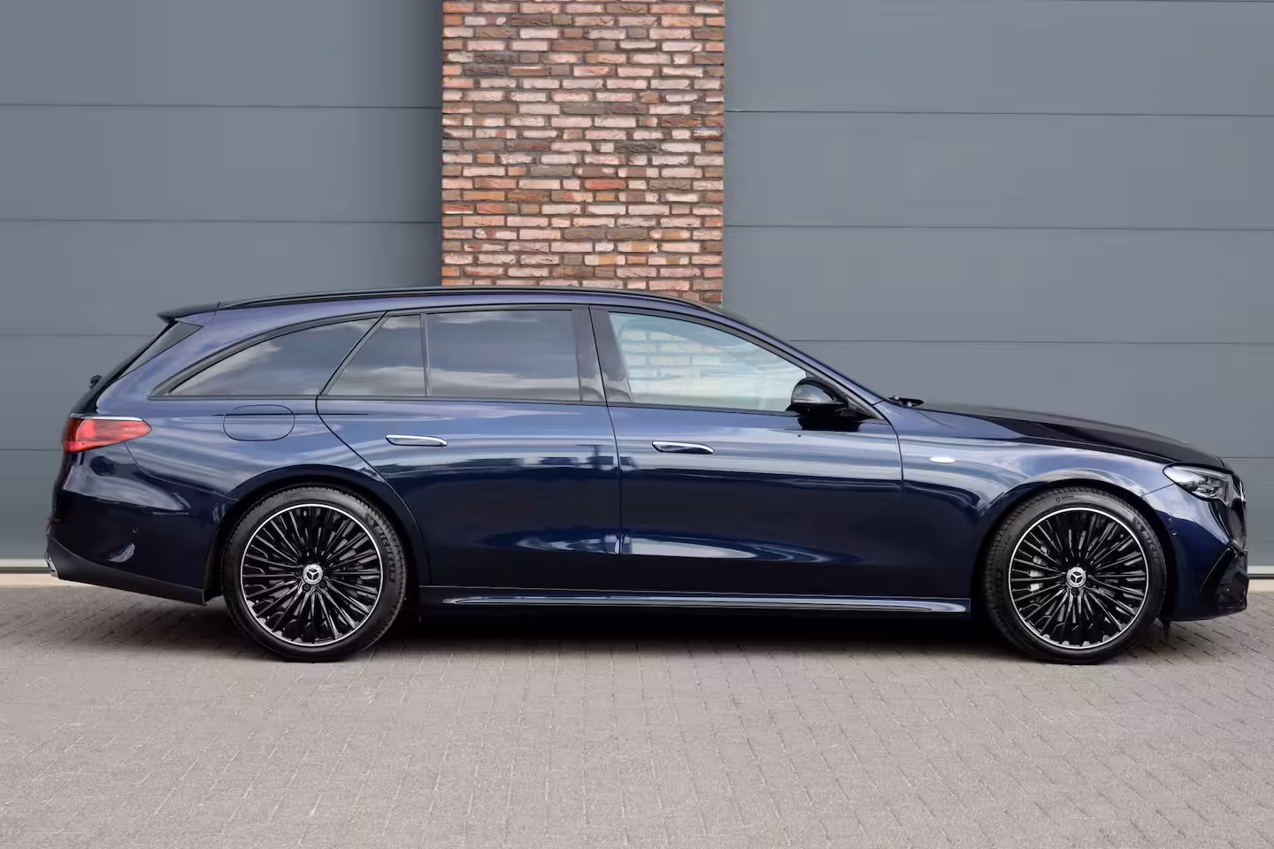 Mercedes-Benz E-klasse Estate 300 e AMG Line | Distronic+ | Memory | Burmester | Surround Camera | Trekhaak | Digital Li