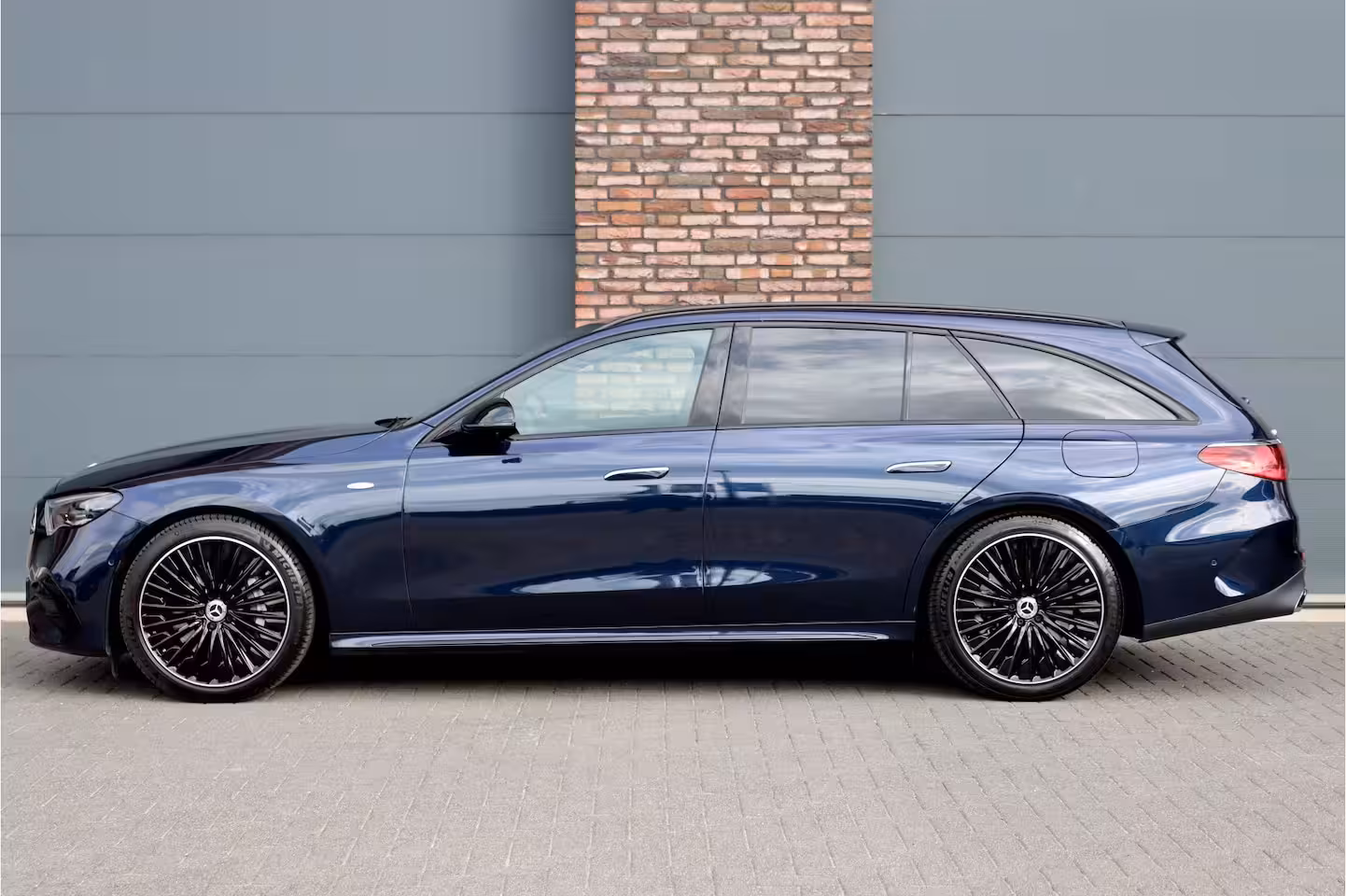Mercedes-Benz E-klasse Estate 300 e AMG Line | Distronic+ | Memory | Burmester | Surround Camera | Trekhaak | Digital Li