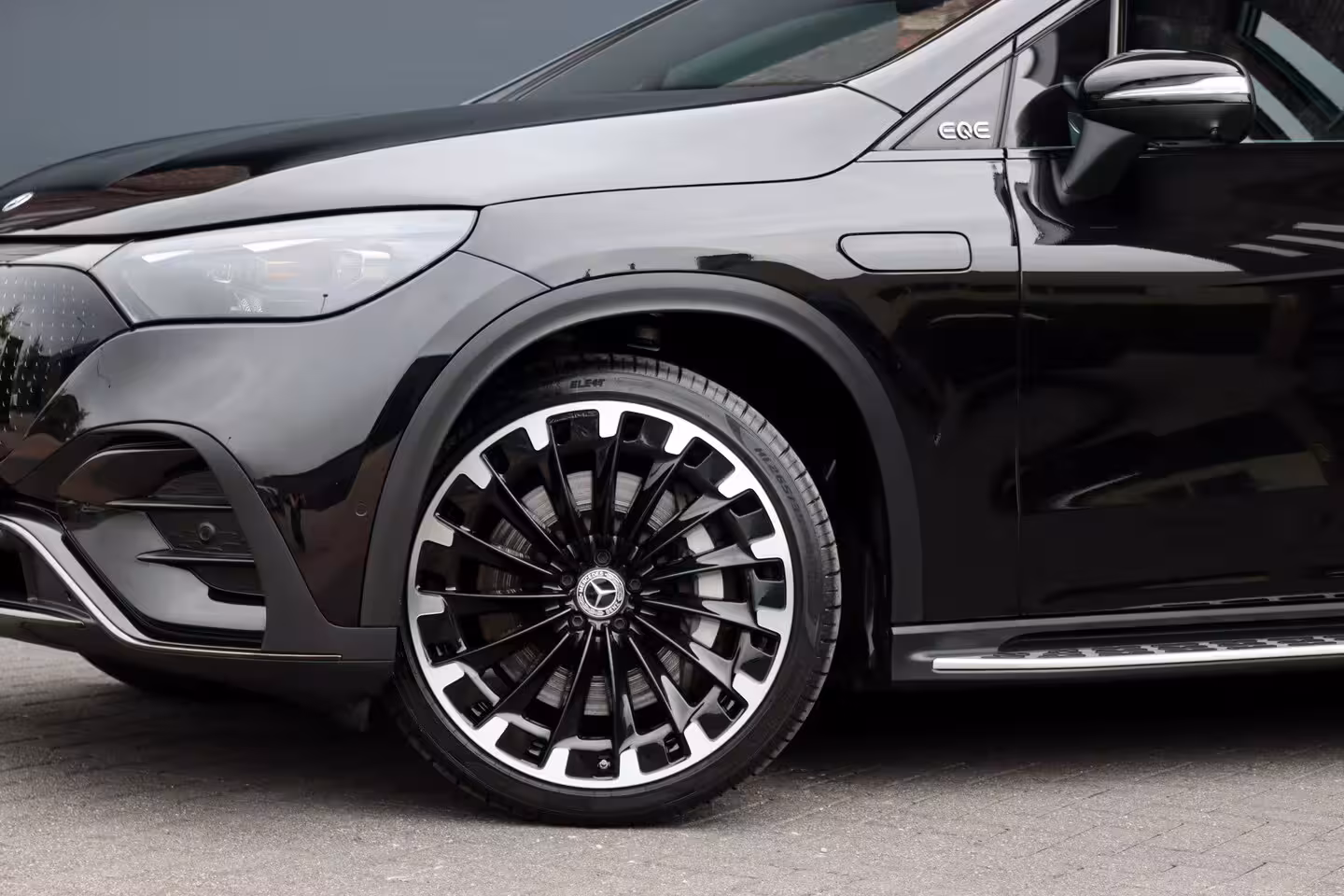 Mercedes-Benz EQE SUV 500 4MATIC AMG Line 91 kWh | 61.000, - ex BTW | Luchtvering | Hyperscreen | Achterasbestur