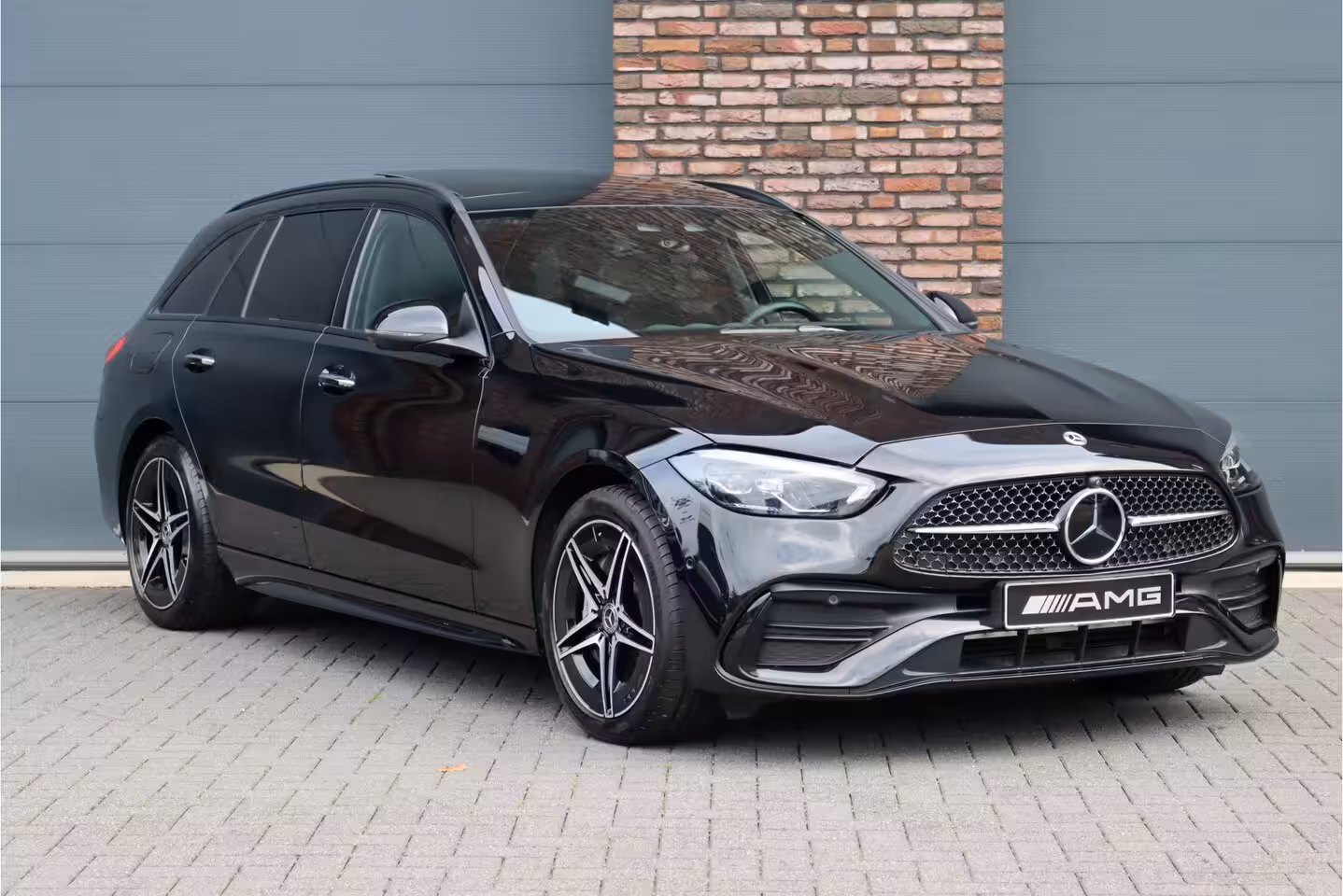 Mercedes-Benz C-klasse Estate 300 e AMG Line | Distronic | Panoramadak | Sfeerverlichting | Camera | Nightpakket | Verwa