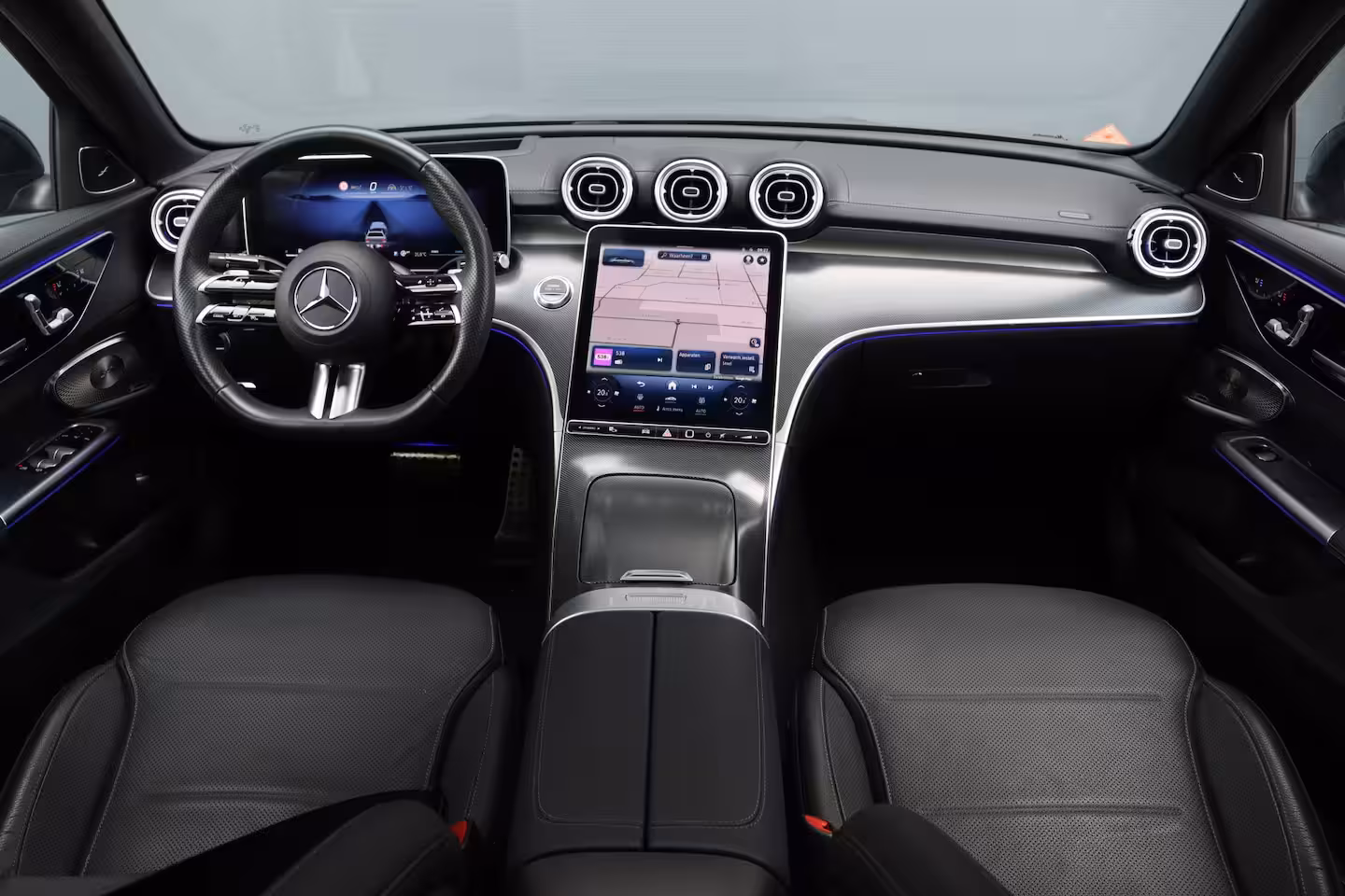 Mercedes-Benz C-klasse 200 4MATIC Premium+ AMG Line | Distronic+ | Panoramadak | Burmester | Memory | Massage | S