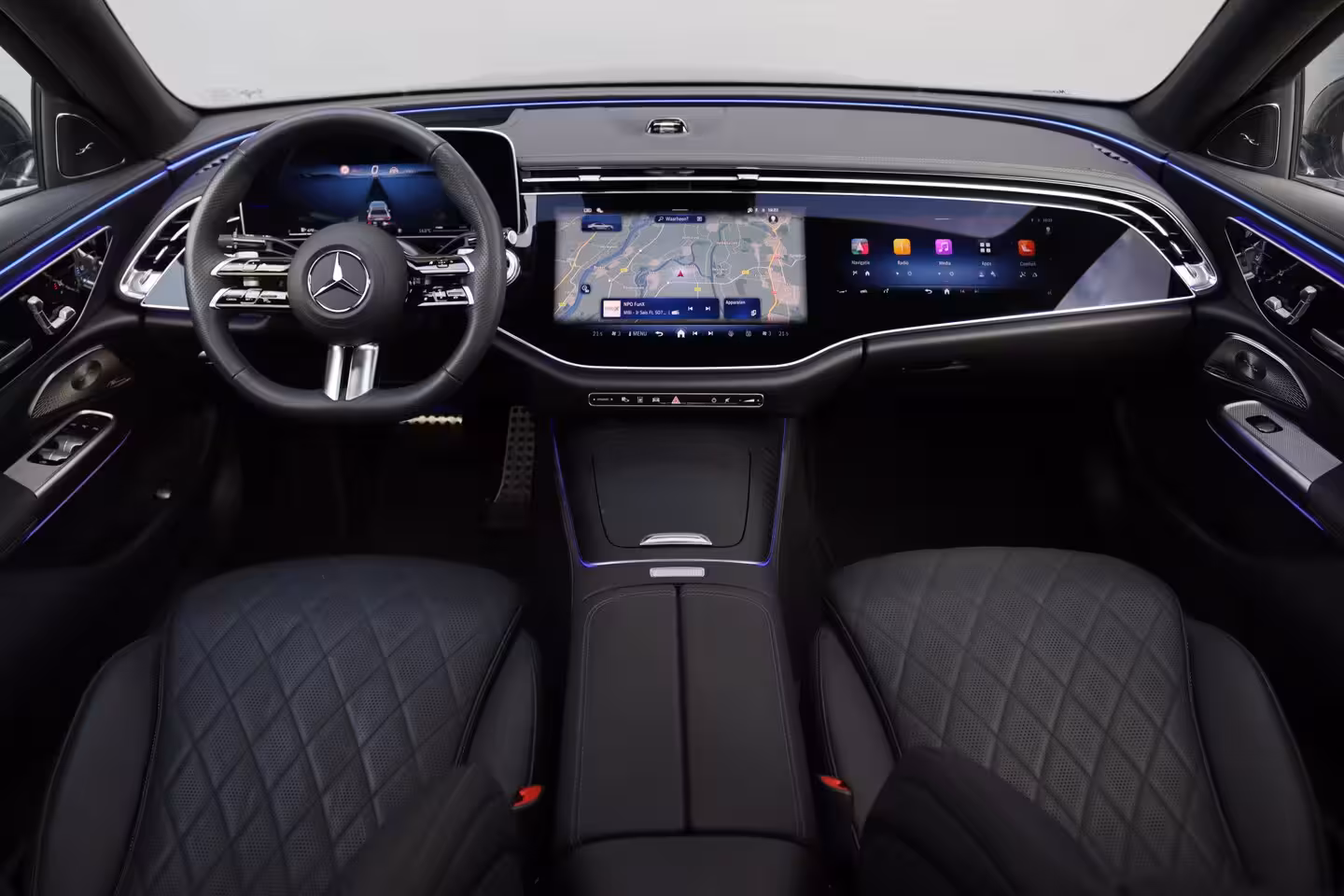 Mercedes-Benz E-klasse 450 d 4MATIC AMG Line | Hyperscreen | Luchtvering | Achterasbesturing | Standkachel | Napp