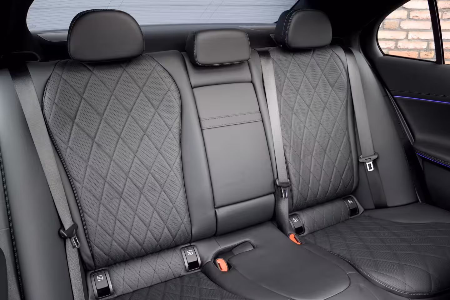 Mercedes-Benz E-klasse 450 d 4MATIC AMG Line | Hyperscreen | Luchtvering | Achterasbesturing | Standkachel | Napp