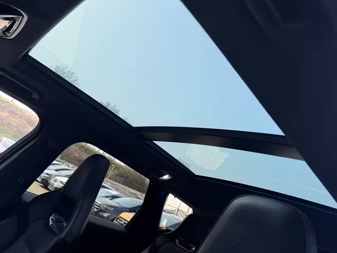 Land Rover Range Rover Sport P575 SVR Carbon Edition Suede hemel|Apple Carplay|Stoelverwarming en koeling|Pano|Head up