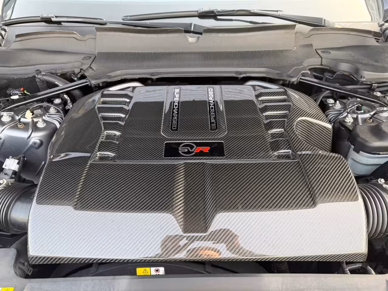 Land Rover Range Rover Sport P575 SVR Carbon Edition Suede hemel|Apple Carplay|Stoelverwarming en koeling|Pano|Head up