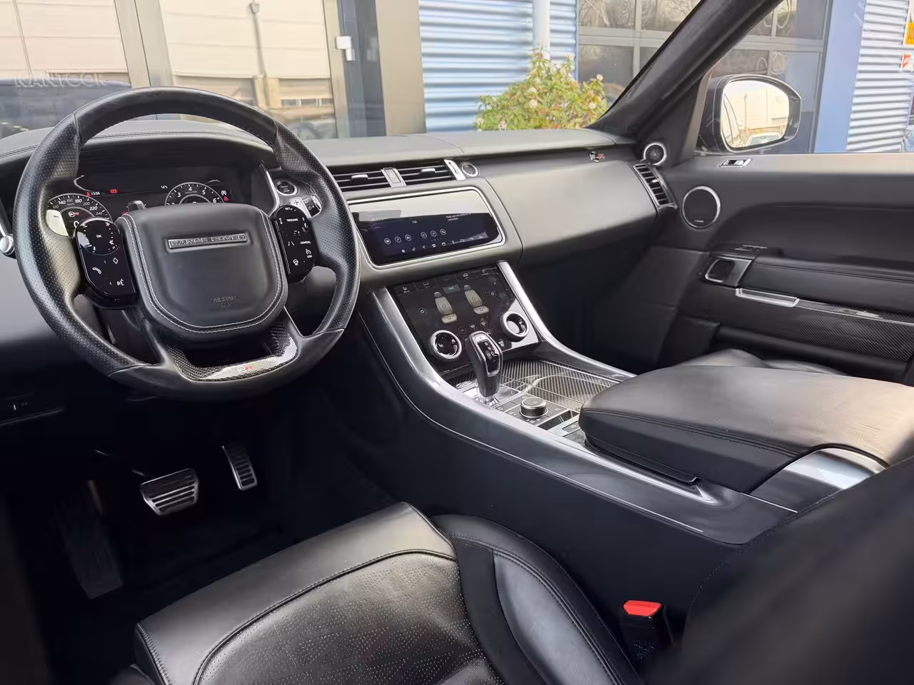 Land Rover Range Rover Sport P575 SVR Carbon Edition Suede hemel|Apple Carplay|Stoelverwarming en koeling|Pano|Head up