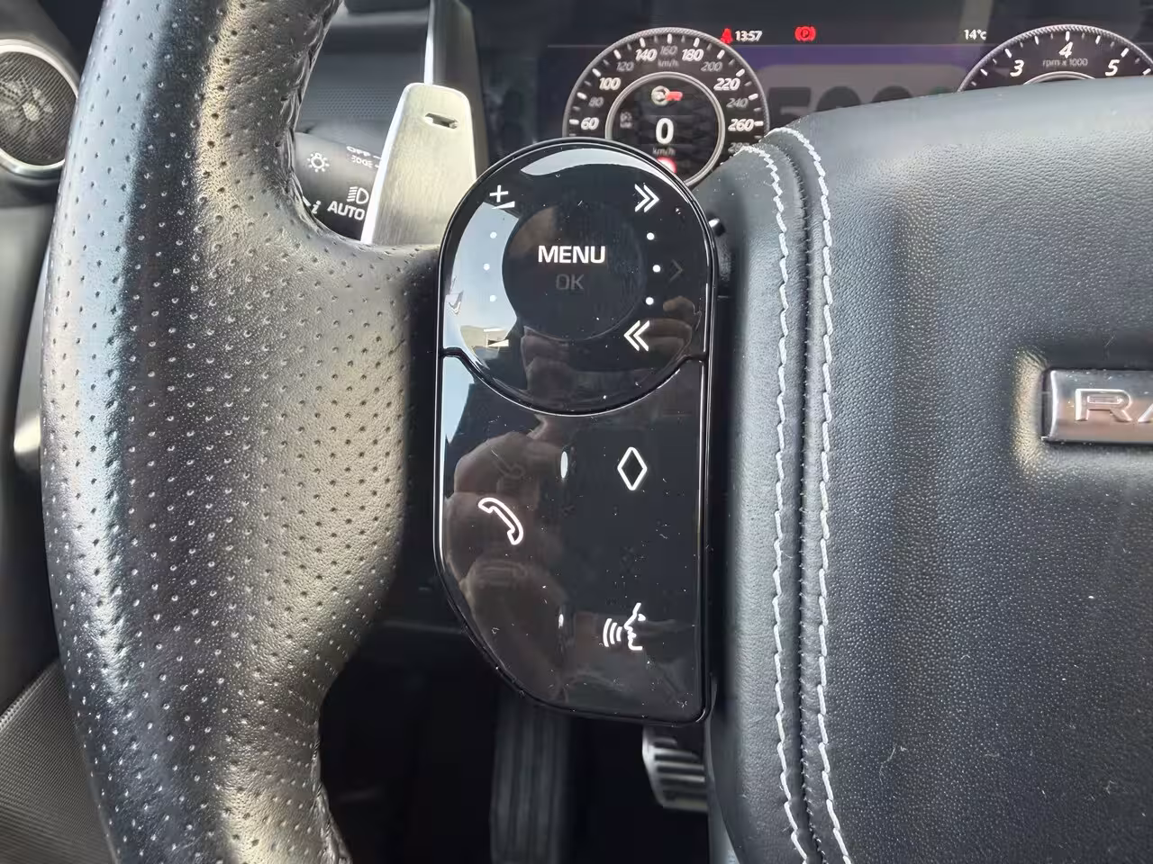 Land Rover Range Rover Sport P575 SVR Carbon Edition Suede hemel|Apple Carplay|Stoelverwarming en koeling|Pano|Head up