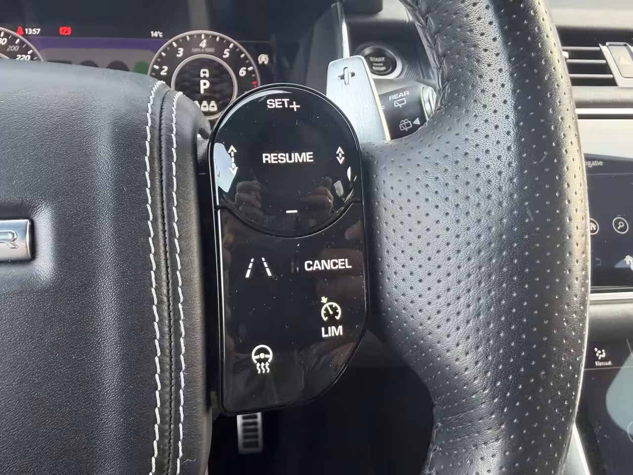 Land Rover Range Rover Sport P575 SVR Carbon Edition Suede hemel|Apple Carplay|Stoelverwarming en koeling|Pano|Head up
