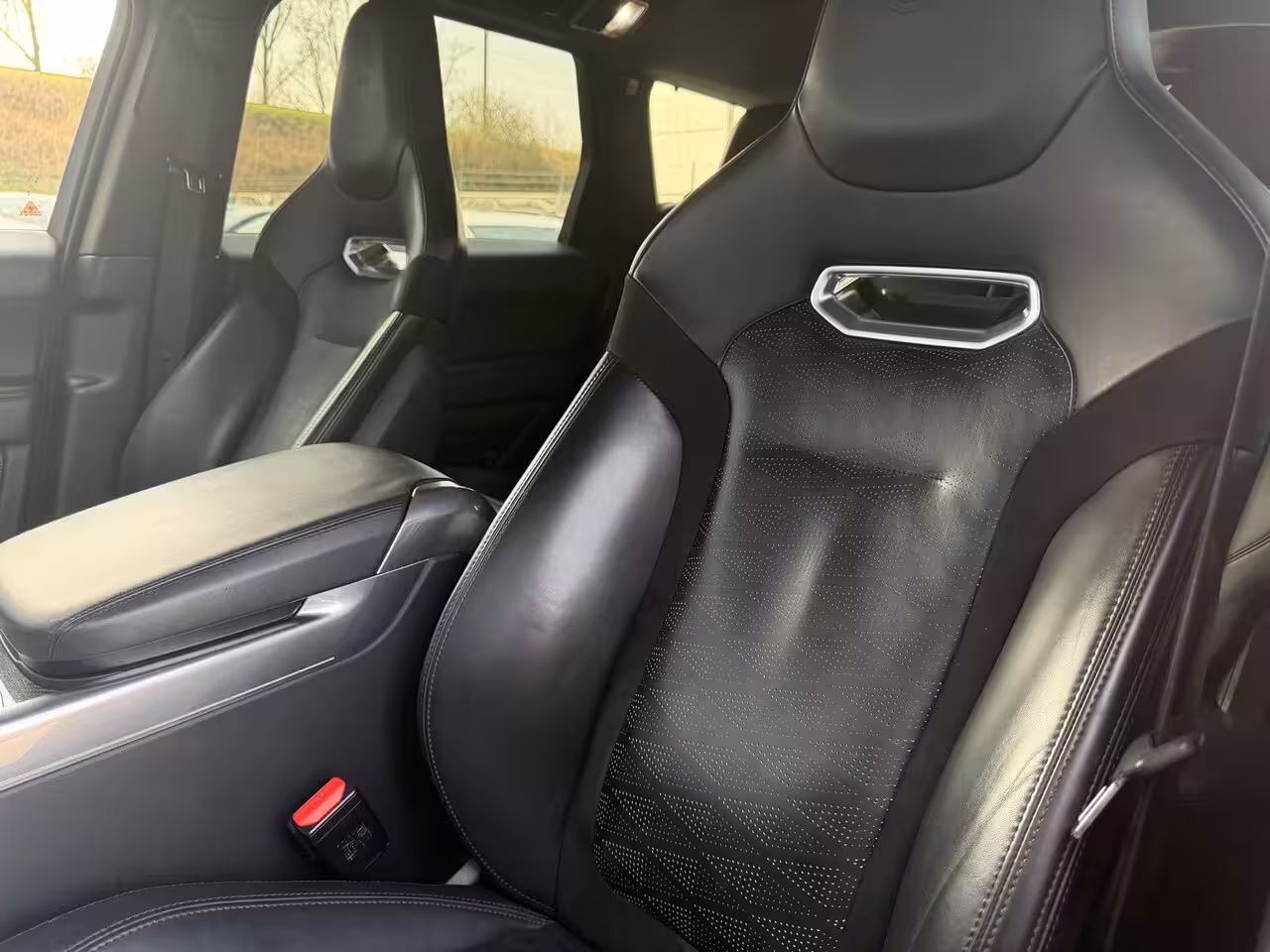 Land Rover Range Rover Sport P575 SVR Carbon Edition Suede hemel|Apple Carplay|Stoelverwarming en koeling|Pano|Head up