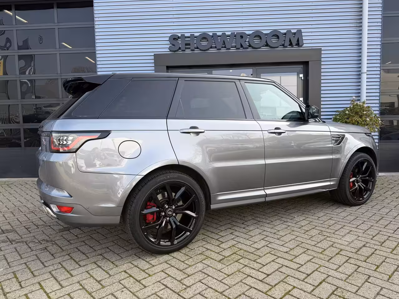 Land Rover Range Rover Sport P575 SVR Carbon Edition Suede hemel|Apple Carplay|Stoelverwarming en koeling|Pano|Head up