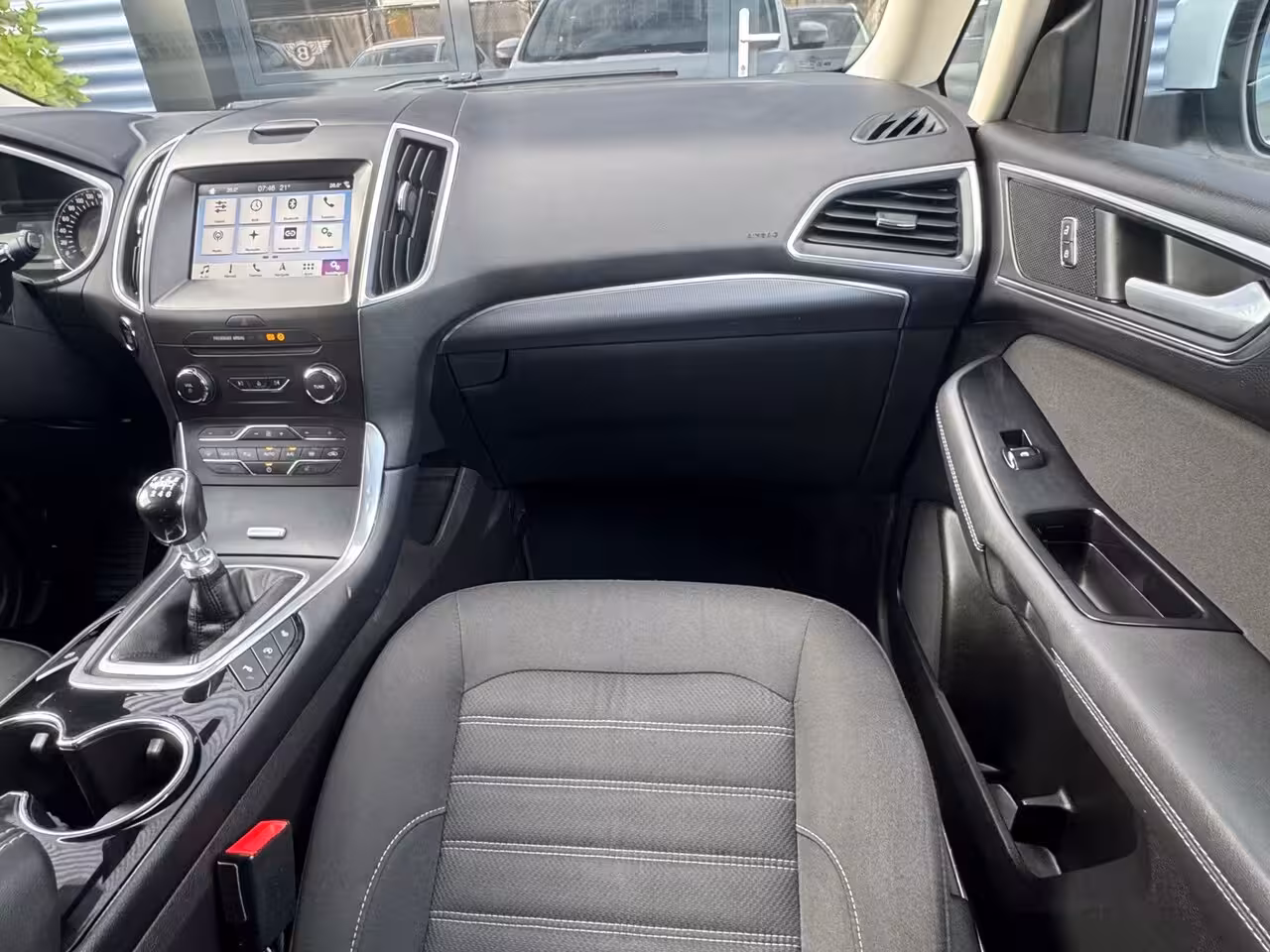 Ford Galaxy 1.5 Titanium| 7 Persoons|PDC|Navi|Cruise|Applecarplay|Stoelverwarming|Trekhaak
