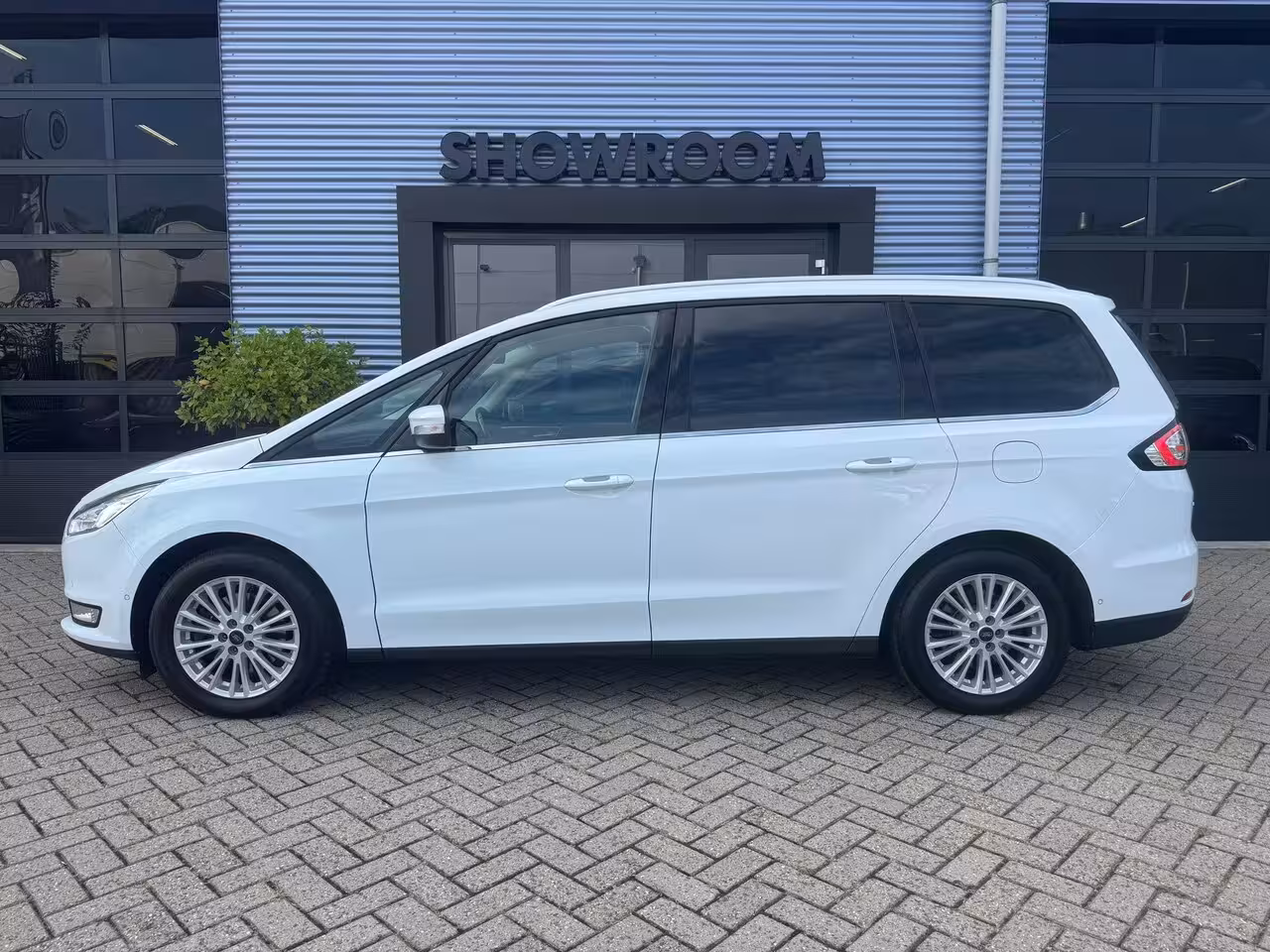 Ford Galaxy 1.5 Titanium| 7 Persoons|PDC|Navi|Cruise|Applecarplay|Stoelverwarming|Trekhaak