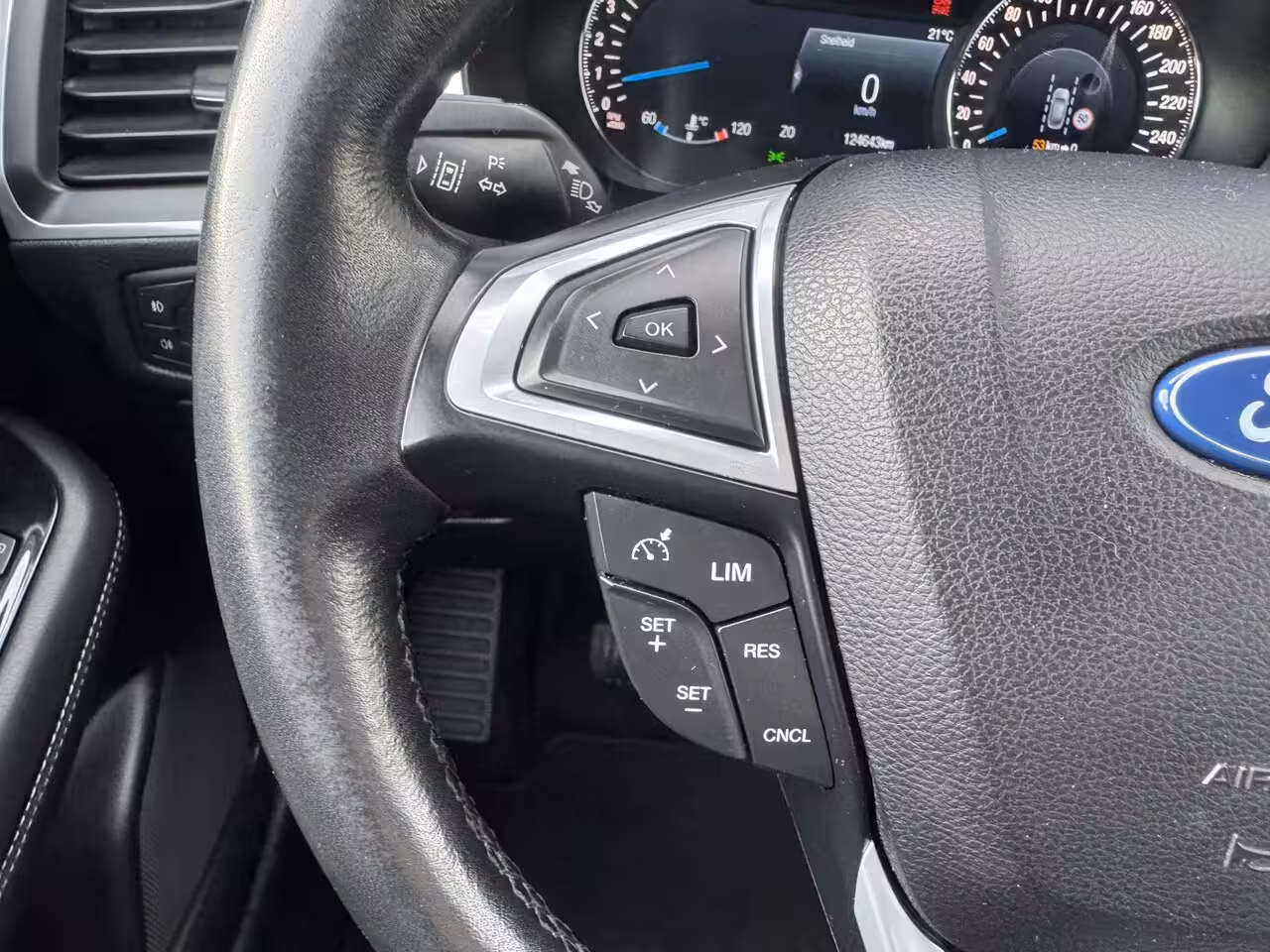 Ford Galaxy 1.5 Titanium| 7 Persoons|PDC|Navi|Cruise|Applecarplay|Stoelverwarming|Trekhaak